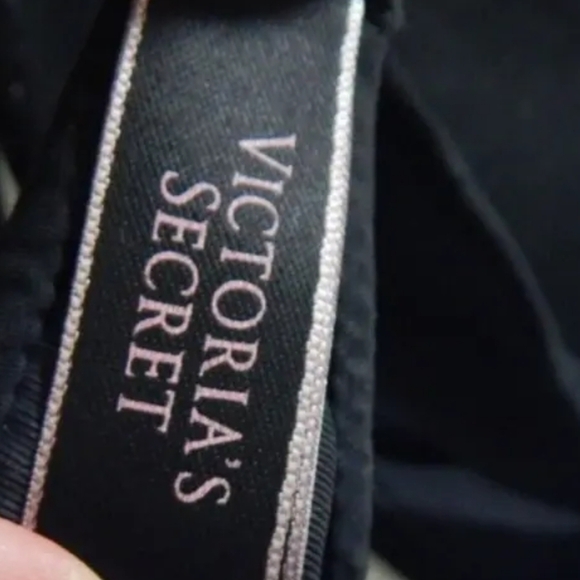 Victoria's Secret Padded Plunge Bra - Picture 2 of 4